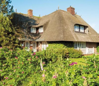 Garten von einem Strohdachhaus auf Sylte in Kampen